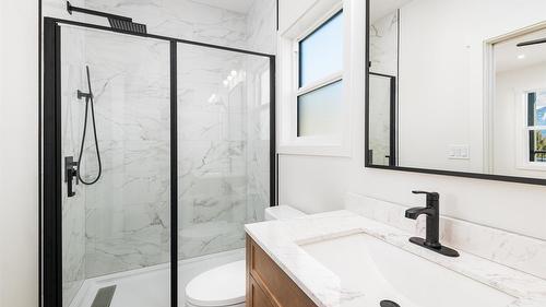 9-405 Canyon Street, Creston, BC - Indoor Photo Showing Bathroom