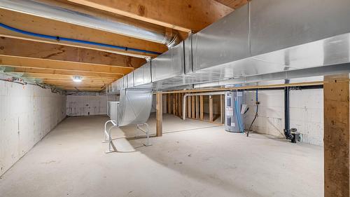 9-405 Canyon Street, Creston, BC - Indoor Photo Showing Basement