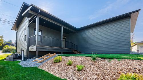9-405 Canyon Street, Creston, BC - Outdoor With Exterior