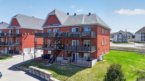 2-401 Av. des Terrasses  Laval (Auteuil), QC H7H 0A5