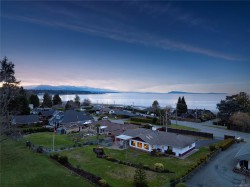 260 Elizabeth Ave Qualicum Beach, BC V9K 1G8
