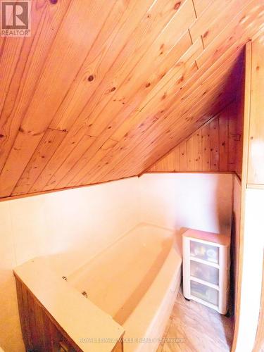 19 Spring Street S, Mapleton, ON - Indoor Photo Showing Other Room
