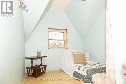 19 Spring Street S, Mapleton, ON - Indoor Photo Showing Bedroom
