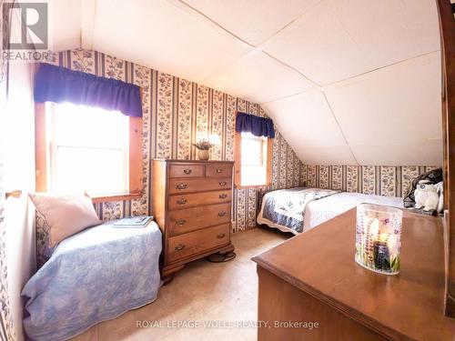19 Spring Street S, Mapleton, ON - Indoor Photo Showing Bedroom