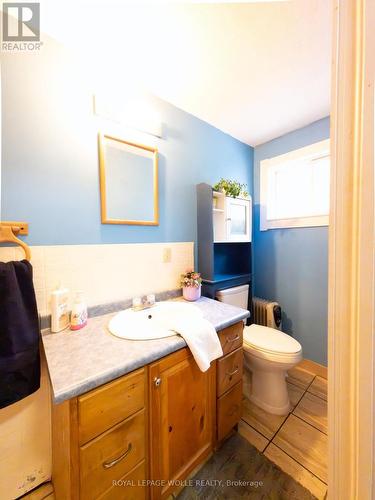 19 Spring Street S, Mapleton, ON - Indoor Photo Showing Bathroom