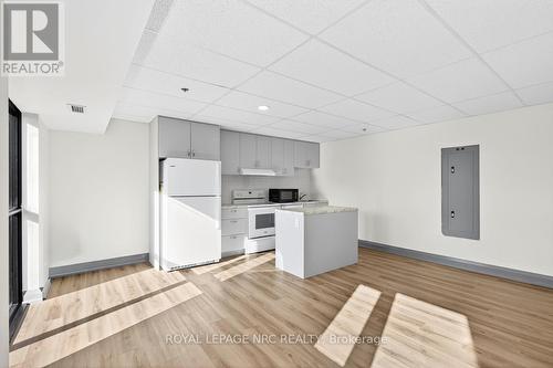 Up32 - 50 Herrick Avenue, St. Catharines (Oakdale), ON - Indoor Photo Showing Kitchen