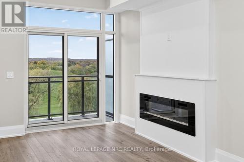 Up32 - 50 Herrick Avenue, St. Catharines (Oakdale), ON - Indoor Photo Showing Living Room With Fireplace