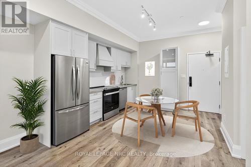 Up32 - 50 Herrick Avenue, St. Catharines (Oakdale), ON - Indoor Photo Showing Kitchen