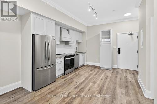 Up32 - 50 Herrick Avenue, St. Catharines (Oakdale), ON - Indoor Photo Showing Kitchen