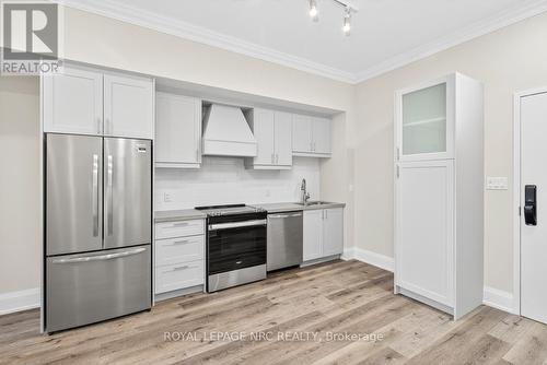 Up32 - 50 Herrick Avenue, St. Catharines (Oakdale), ON - Indoor Photo Showing Kitchen