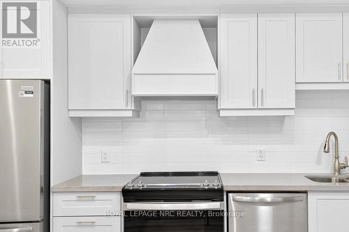Up32 - 50 Herrick Avenue, St. Catharines (Oakdale), ON - Indoor Photo Showing Kitchen