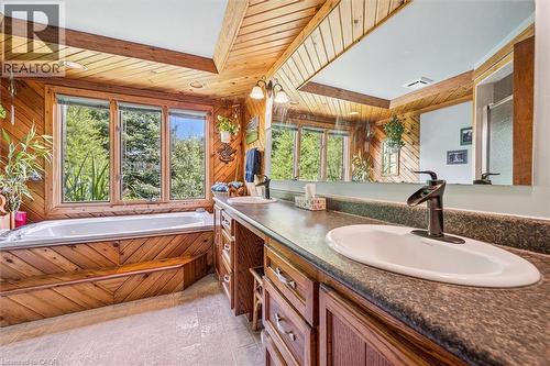 5792 8Th Line E, Ariss, ON - Indoor Photo Showing Bathroom