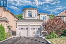 316 BARONDALE DRIVE Mississauga, ON L4Z 3T8