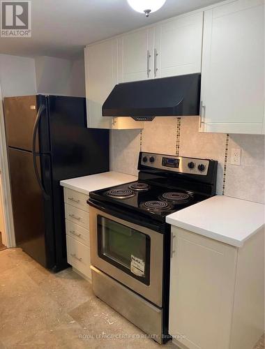 316 Barondale Drive, Mississauga, ON - Indoor Photo Showing Kitchen