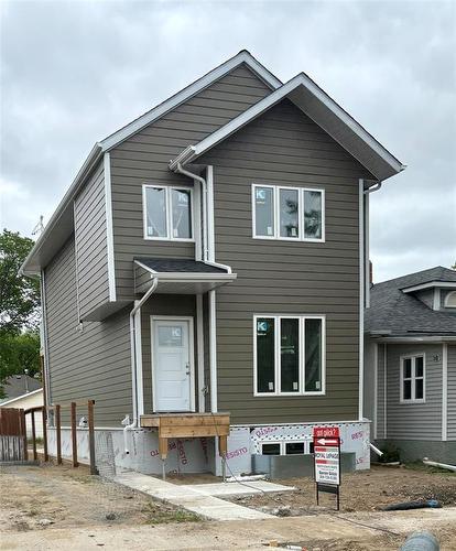 809 15th Street  Brandon, MB R7A 4W9