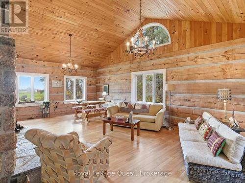 160 14 Concession W, Tiny, ON - Indoor Photo Showing Living Room