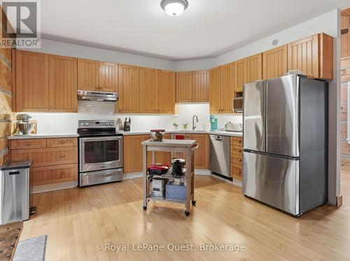 160 14 Concession W, Tiny, ON - Indoor Photo Showing Kitchen