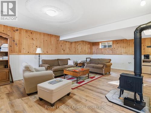 160 14 Concession W, Tiny, ON - Indoor Photo Showing Living Room