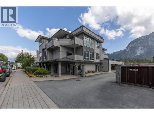 37738 Third Avenue, Squamish, BC - Outdoor