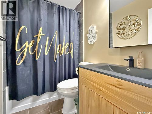 1415 Ashley Drive, Swift Current, SK - Indoor Photo Showing Bathroom