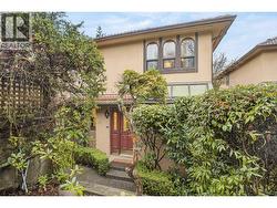 4 3301 W 16TH AVENUE  Vancouver, BC V6R 3B7