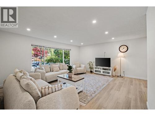 1344 Prairie Avenue, Port Coquitlam, BC - Indoor Photo Showing Living Room