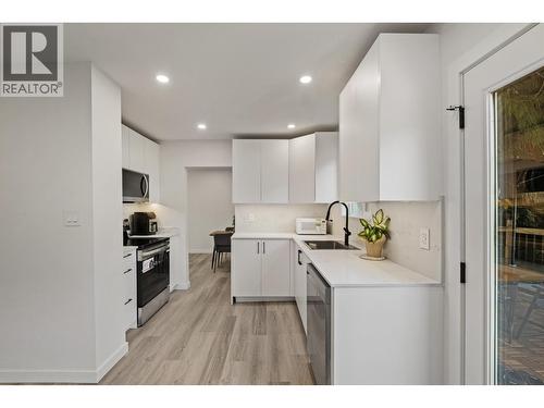 1344 Prairie Avenue, Port Coquitlam, BC - Indoor Photo Showing Kitchen With Upgraded Kitchen