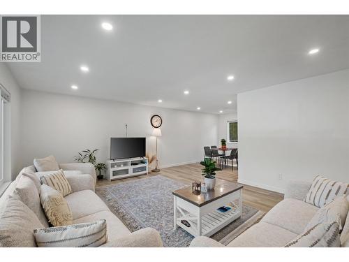 1344 Prairie Avenue, Port Coquitlam, BC - Indoor Photo Showing Living Room