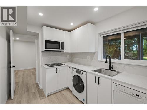 1344 Prairie Avenue, Port Coquitlam, BC - Indoor Photo Showing Laundry Room