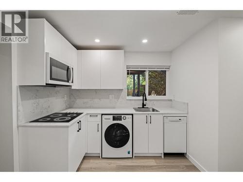1344 Prairie Avenue, Port Coquitlam, BC - Indoor Photo Showing Laundry Room