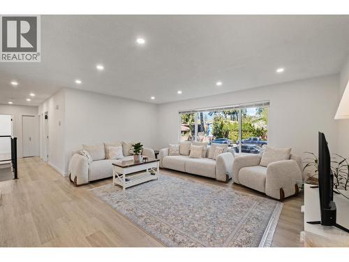 1344 Prairie Avenue, Port Coquitlam, BC - Indoor Photo Showing Living Room
