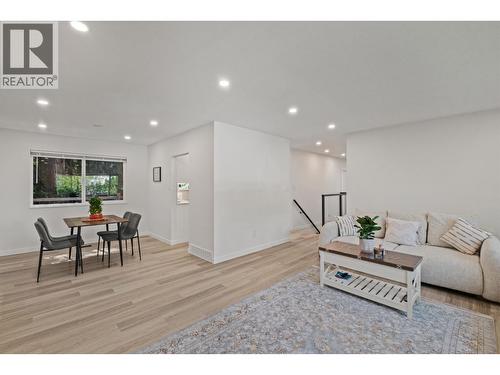 1344 Prairie Avenue, Port Coquitlam, BC - Indoor Photo Showing Living Room