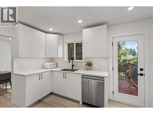 1344 Prairie Avenue, Port Coquitlam, BC - Indoor Photo Showing Kitchen