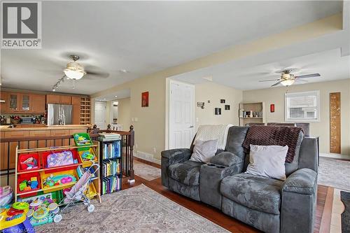 241 Guelph Avenue, Cambridge, ON - Indoor Photo Showing Living Room
