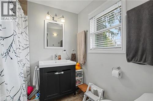 241 Guelph Avenue, Cambridge, ON - Indoor Photo Showing Bathroom