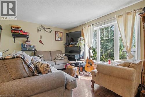 241 Guelph Avenue, Cambridge, ON - Indoor Photo Showing Living Room
