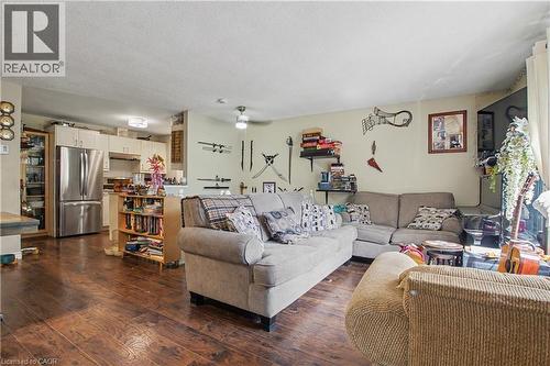241 Guelph Avenue, Cambridge, ON - Indoor Photo Showing Living Room