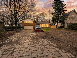 1 LAKEHILL CRESCENT Toronto, ON M1M 1E5