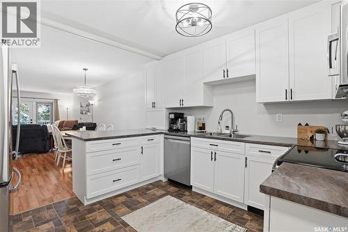 12 80 Berini Drive, Saskatoon, SK - Indoor Photo Showing Kitchen With Double Sink