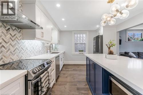 129 Ahrens Street W, Kitchener, ON - Indoor Photo Showing Kitchen With Upgraded Kitchen