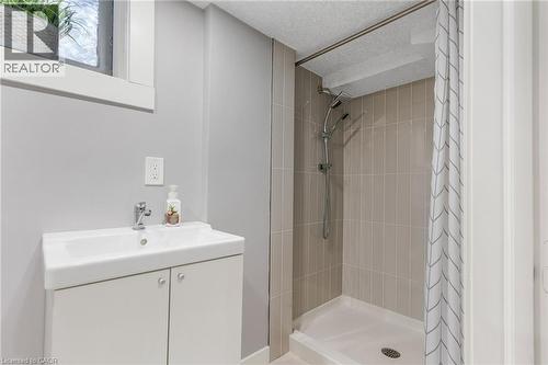 129 Ahrens Street W, Kitchener, ON - Indoor Photo Showing Bathroom