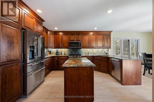 834603 4Th Line Ehs, Mono, ON - Indoor Photo Showing Kitchen With Double Sink