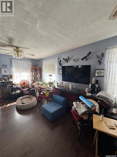 309 Main Street, Maymont, SK - Indoor Photo Showing Living Room