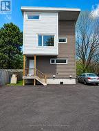 20 C HOSKINS SQUARE Brampton, ON L6S 2N6