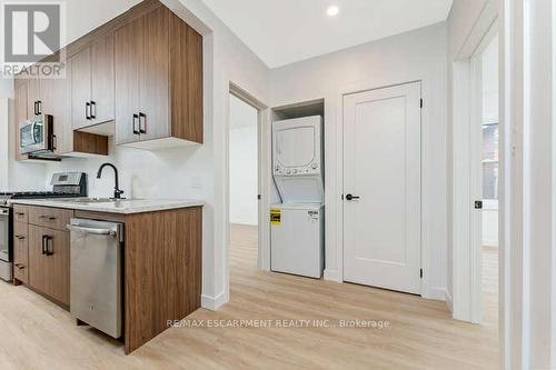 127 Victoria Avenue S, Hamilton, ON - Indoor Photo Showing Kitchen