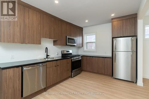 127 Victoria Avenue S, Hamilton, ON - Indoor Photo Showing Kitchen