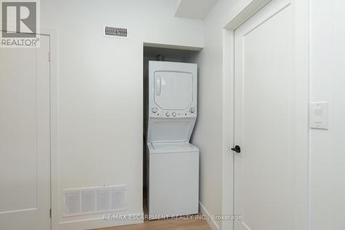 127 Victoria Avenue S, Hamilton, ON - Indoor Photo Showing Laundry Room