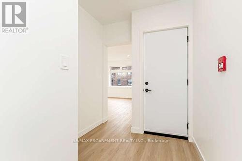 127 Victoria Avenue S, Hamilton, ON - Indoor Photo Showing Other Room