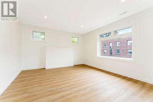 127 Victoria Avenue S, Hamilton, ON - Indoor Photo Showing Other Room