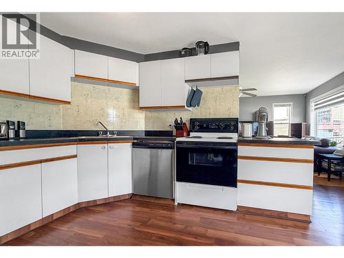 129 9Th Avenue S, Creston, BC - Indoor Photo Showing Kitchen With Double Sink